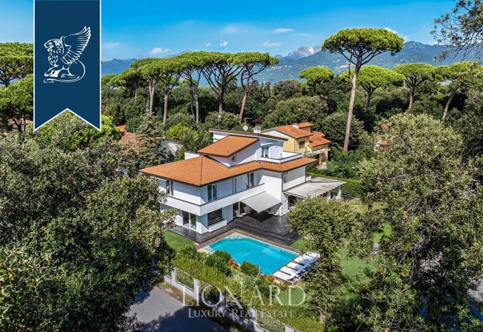 Image No.3-8 Bed Villa for sale