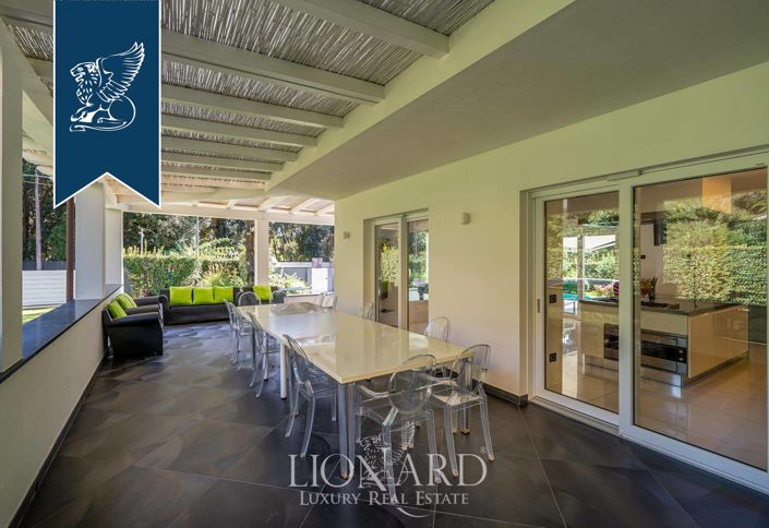 Image No.8-8 Bed Villa for sale