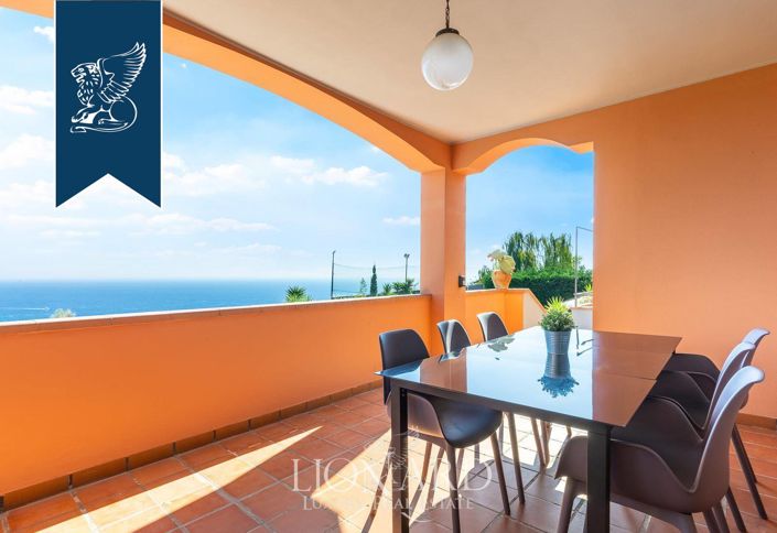 Image No.8-7 Bed Villa for sale