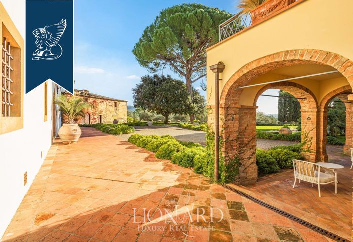 Image No.10-25 Bed Villa for sale