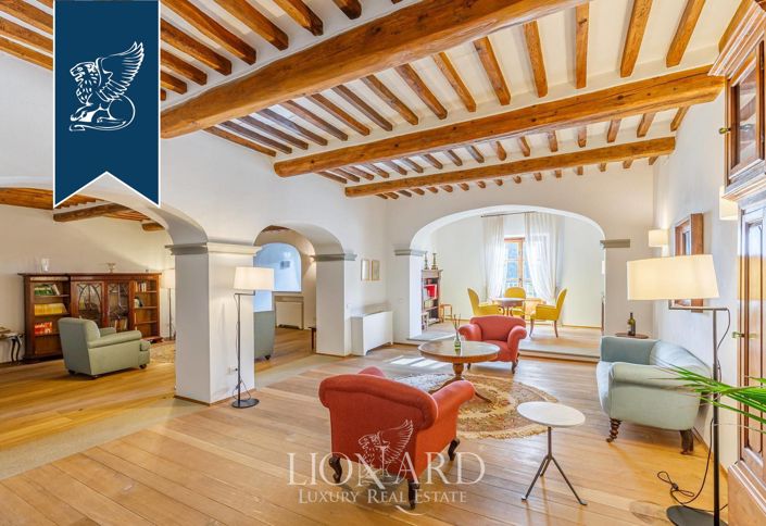 Image No.17-25 Bed Villa for sale