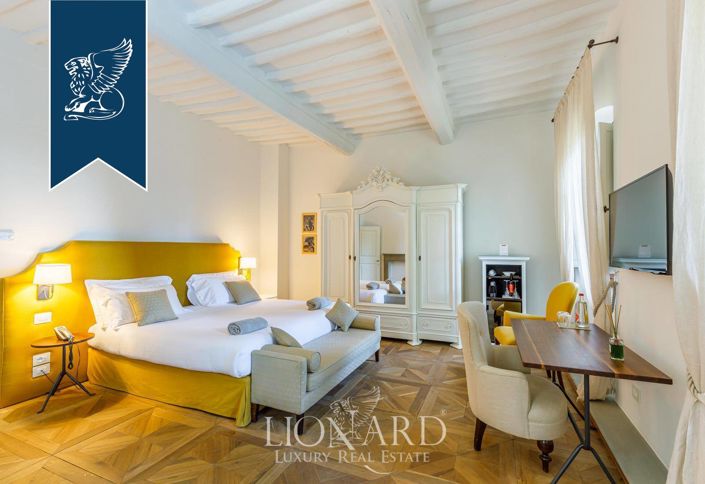 Image No.18-25 Bed Villa for sale