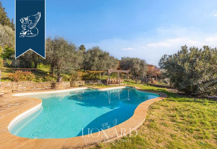 Image No.10-8 Bed Villa for sale