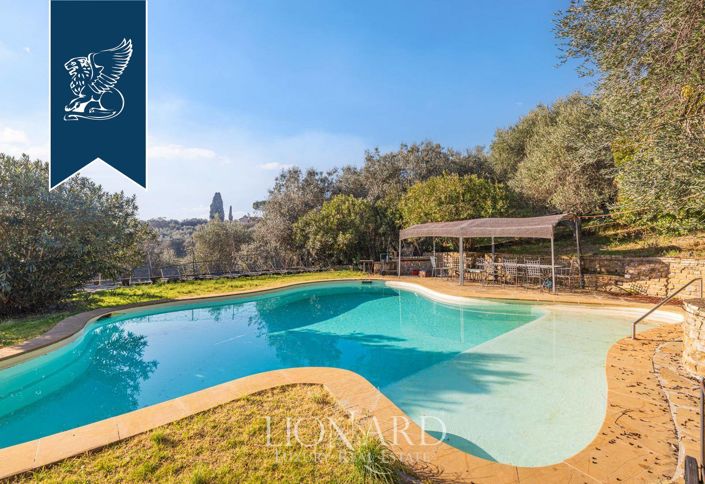 Image No.9-8 Bed Villa for sale