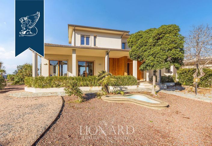 Image No.10-9 Bed Villa for sale