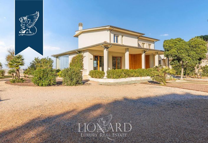 Image No.11-9 Bed Villa for sale