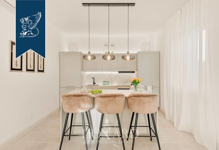 Image No.20-7 Bed Villa for sale