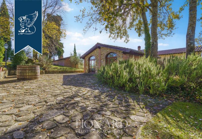 Image No.10-15 Bed Farmhouse for sale