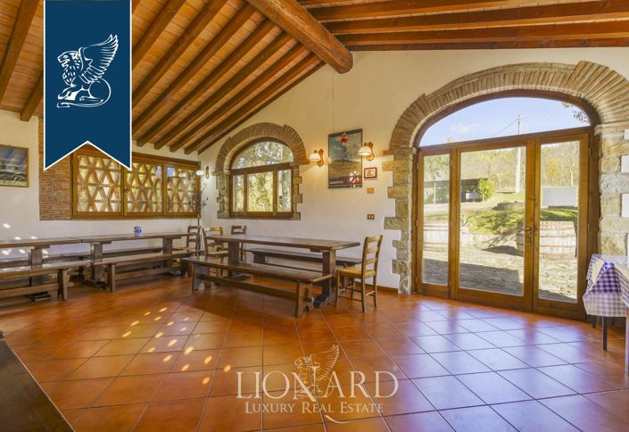 Image No.17-15 Bed Farmhouse for sale