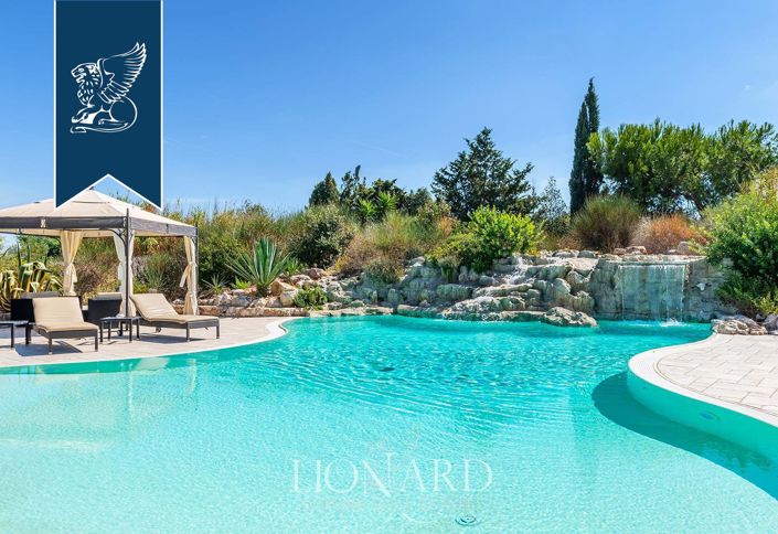 Image No.17-14 Bed Farmhouse for sale