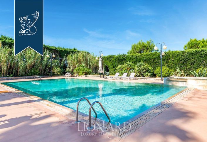 Image No.4-14 Bed Farmhouse for sale