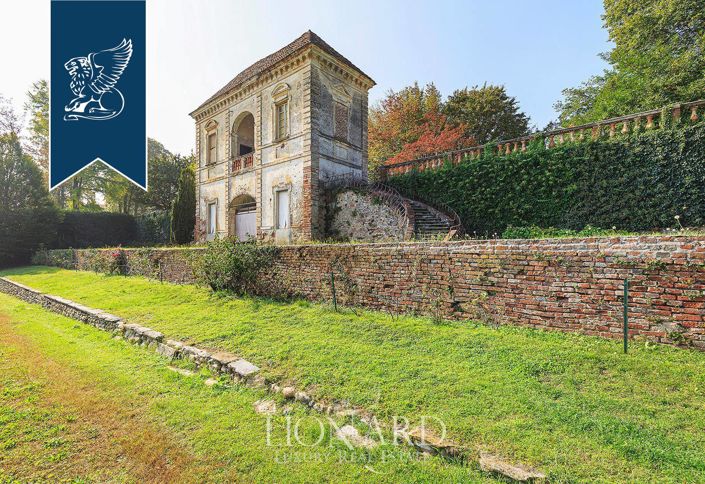 Image No.11-10 Bed Property for sale