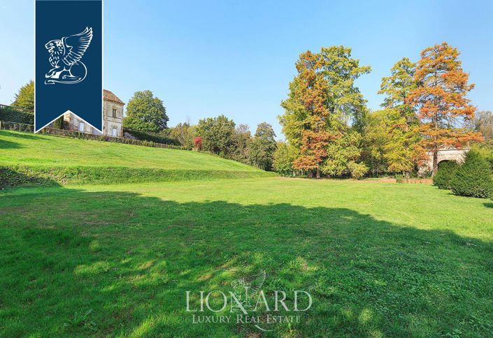 Image No.13-10 Bed Property for sale