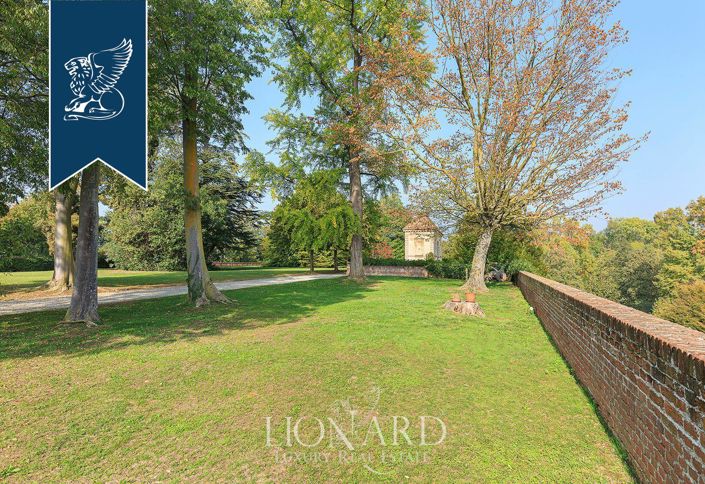 Image No.15-10 Bed Property for sale