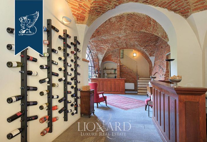 Image No.19-10 Bed Property for sale