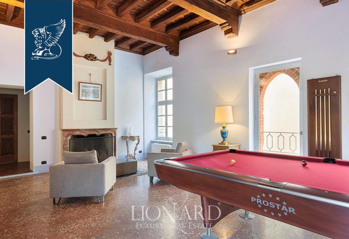 Image No.21-10 Bed Property for sale