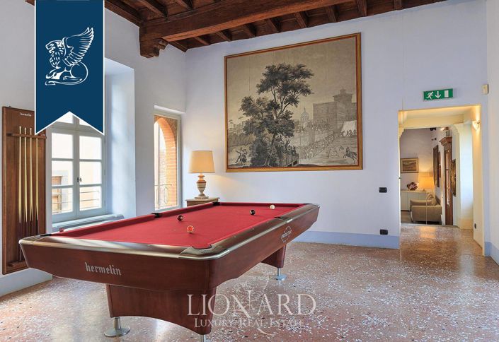 Image No.22-10 Bed Property for sale