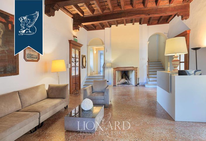 Image No.24-10 Bed Property for sale