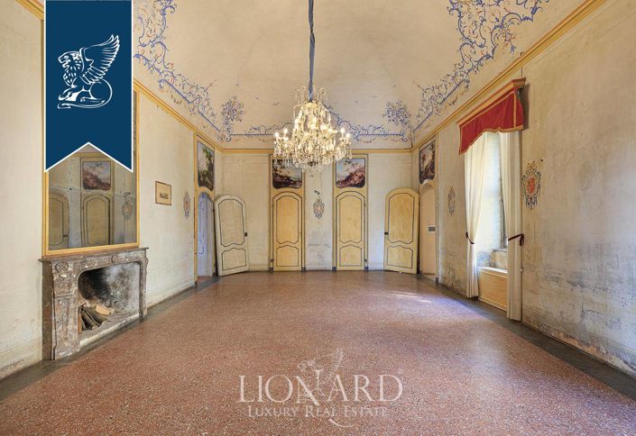 Image No.26-10 Bed Property for sale