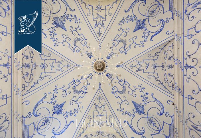 Image No.32-10 Bed Property for sale