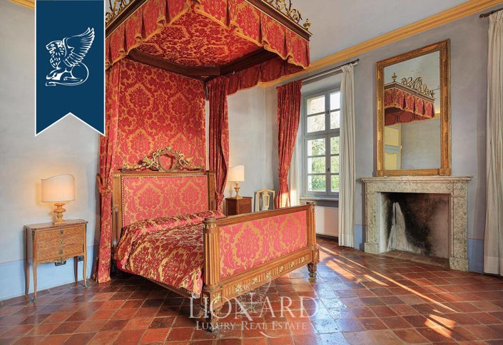 Image No.43-10 Bed Property for sale