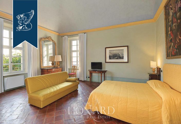 Image No.44-10 Bed Property for sale