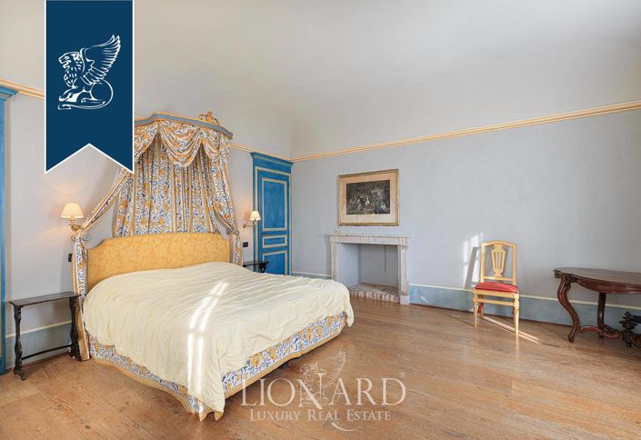 Image No.50-10 Bed Property for sale