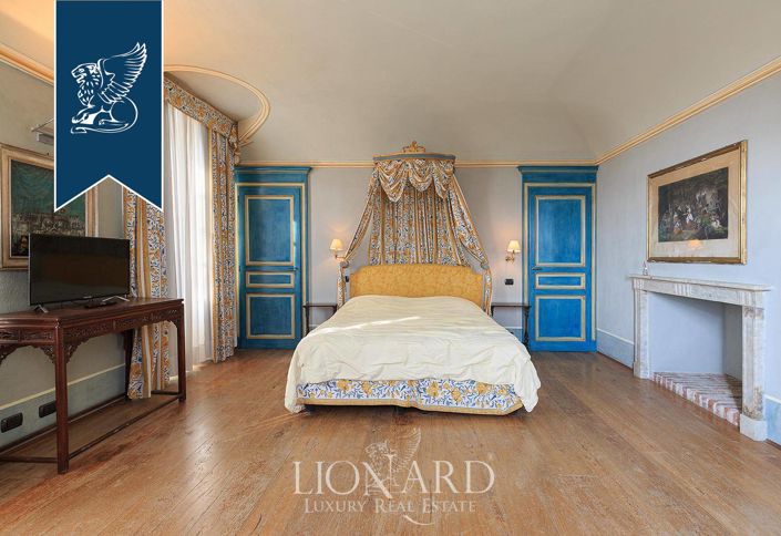 Image No.51-10 Bed Property for sale