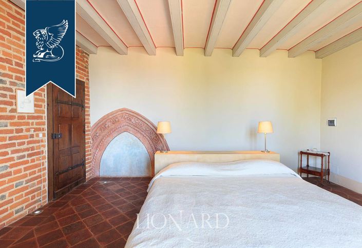 Image No.52-10 Bed Property for sale