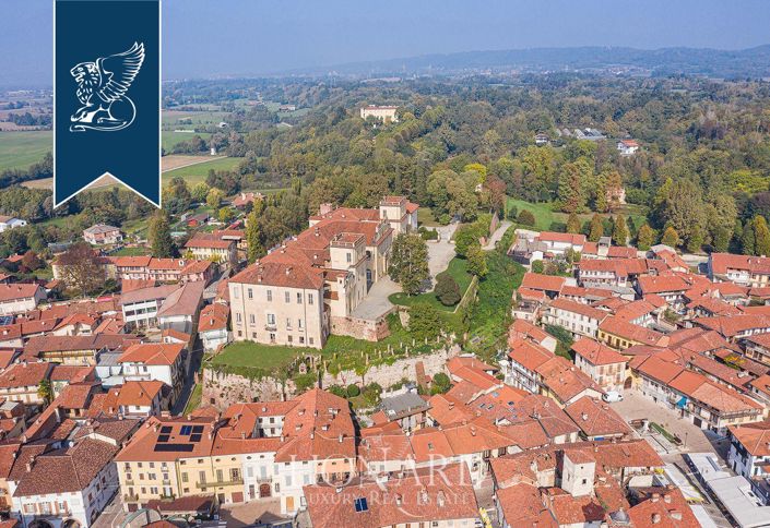 Image No.8-10 Bed Property for sale