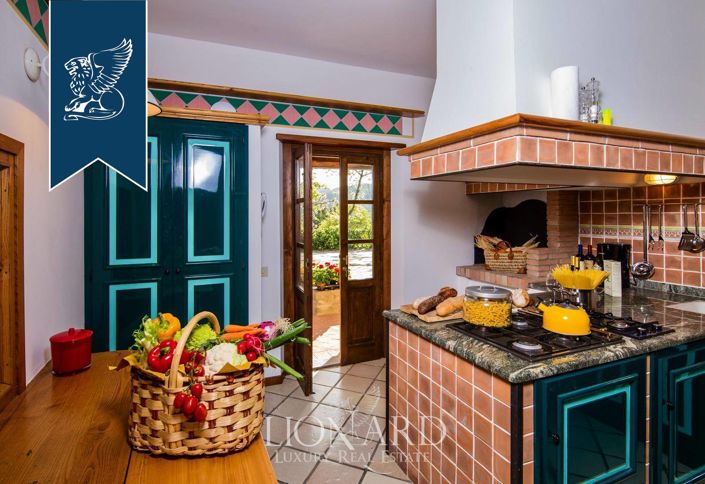 Image No.12-6 Bed Country House for sale