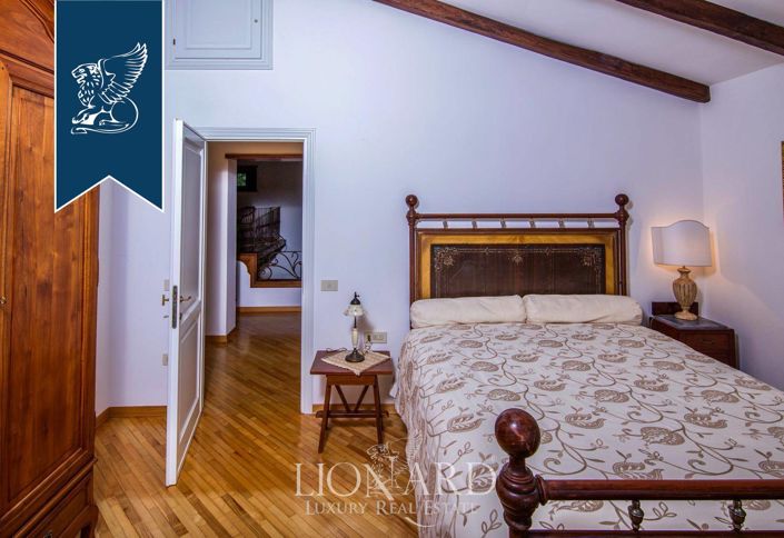 Image No.20-6 Bed Country House for sale