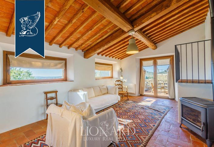 Image No.20-11 Bed Farmhouse for sale