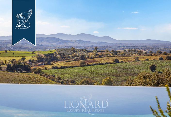 Image No.7-11 Bed Farmhouse for sale