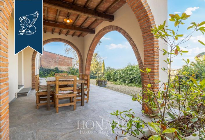 Image No.16-6 Bed Farmhouse for sale