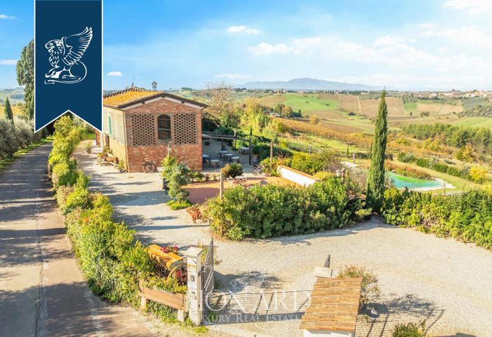 Image No.2-6 Bed Farmhouse for sale