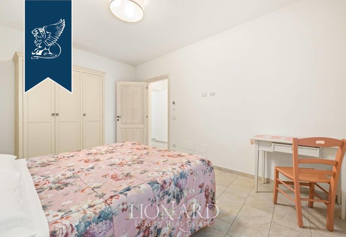 Image No.20-6 Bed Farmhouse for sale