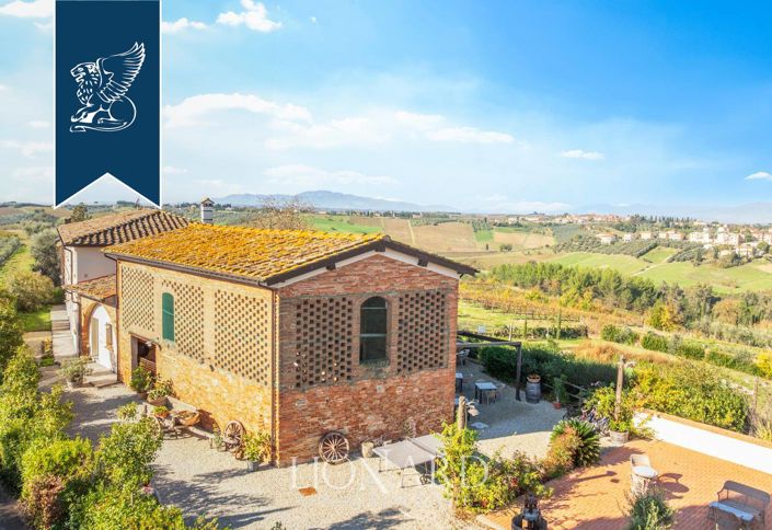 Image No.4-6 Bed Farmhouse for sale