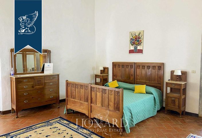 Image No.17-12 Bed Farmhouse for sale