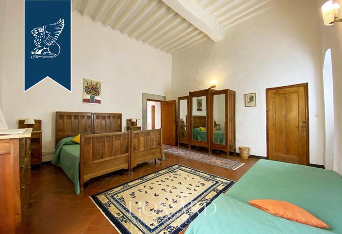 Image No.19-12 Bed Farmhouse for sale