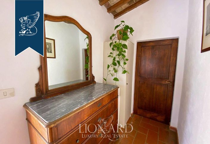 Image No.8-12 Bed Farmhouse for sale