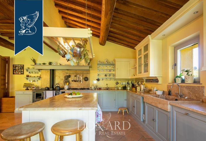 Image No.18-10 Bed Villa for sale