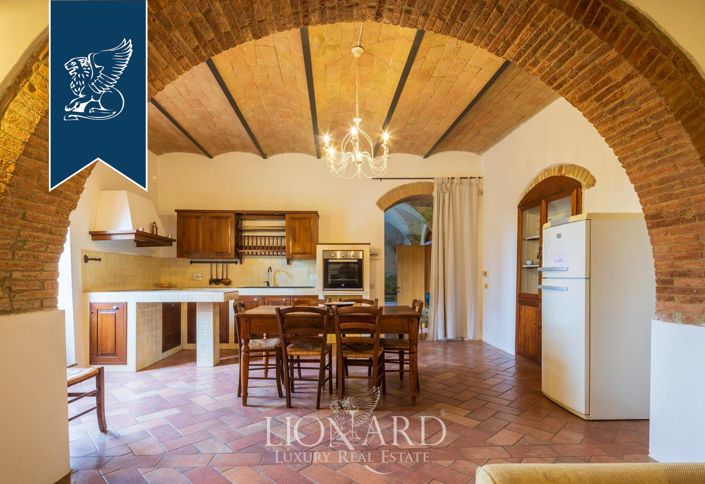 Image No.17-14 Bed Farmhouse for sale