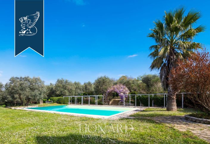 Image No.4-14 Bed Farmhouse for sale