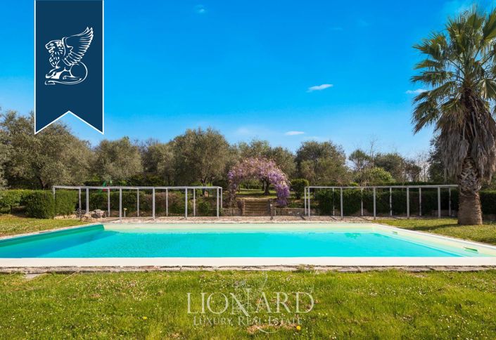 Image No.5-14 Bed Farmhouse for sale