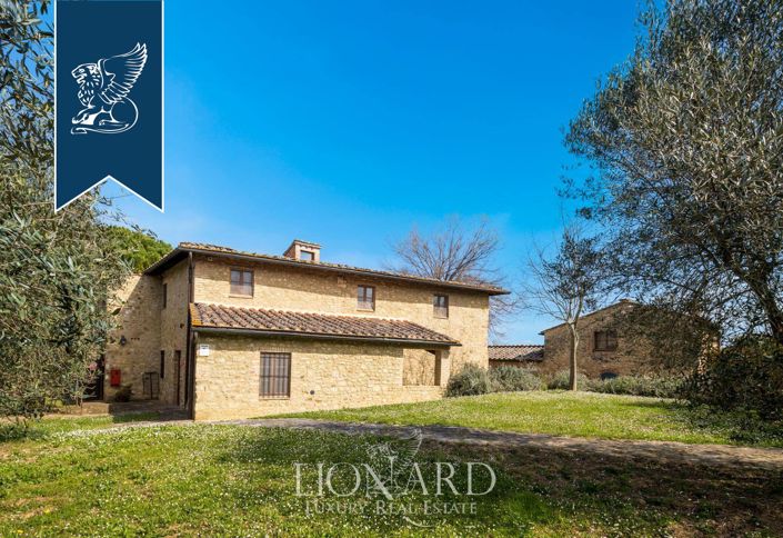 Image No.8-14 Bed Farmhouse for sale