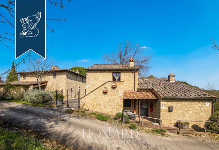 Image No.9-14 Bed Farmhouse for sale