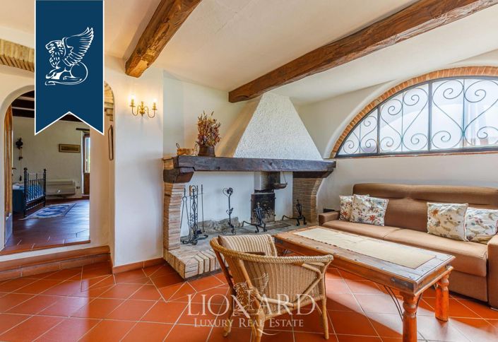 Image No.17-7 Bed Farmhouse for sale