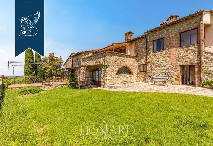 Image No.8-7 Bed Farmhouse for sale