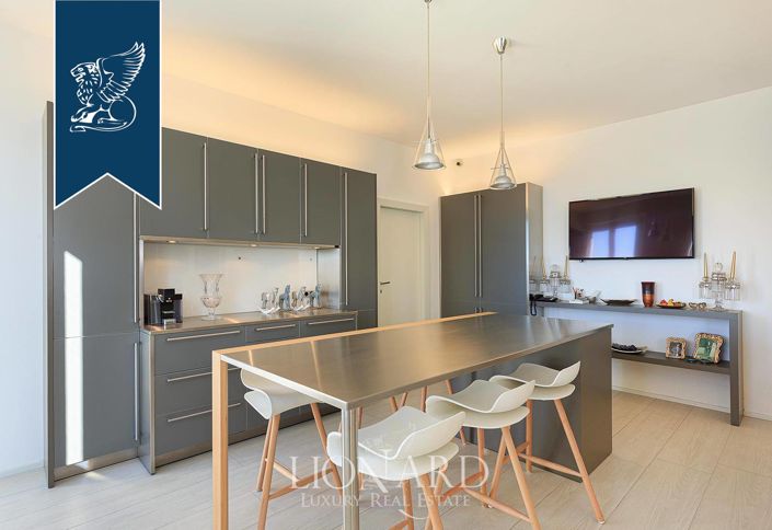 Image No.16-11 Bed Villa for sale